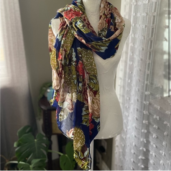 Artisan Floral Scarf - Picture 2 of 4